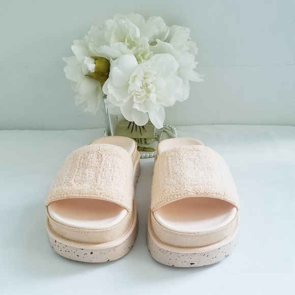 NWT UGG Laton Slides in Peach Fuzz Terry - Picture 4 of 14